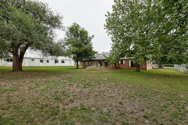 2301 S Manor Road, Yukon, OK 73099