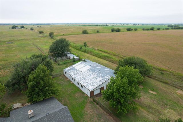 2301 S Manor Road, Yukon, OK 73099