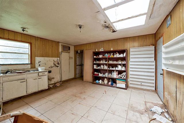 2301 S Manor Road, Yukon, OK 73099