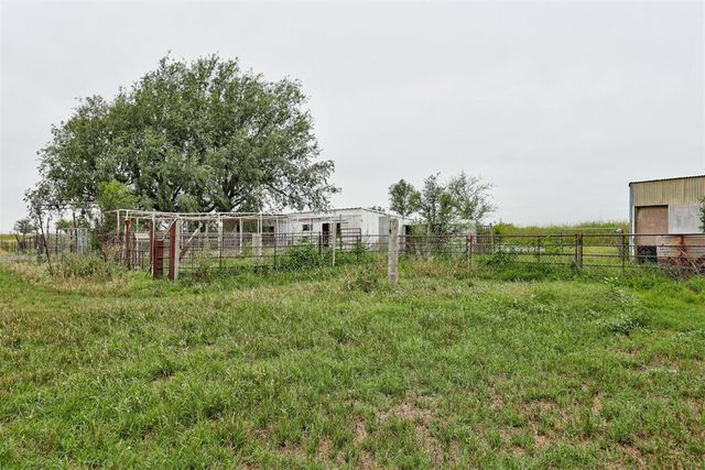 2301 S Manor Road, Yukon, OK 73099