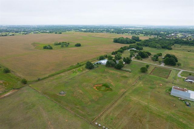 2301 S Manor Road, Yukon, OK 73099