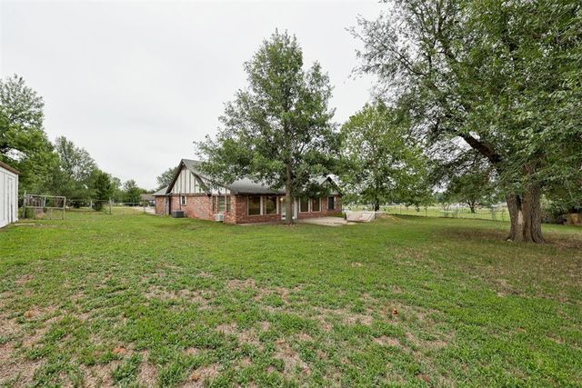 2301 S Manor Road, Yukon, OK 73099