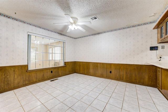 2301 S Manor Road, Yukon, OK 73099