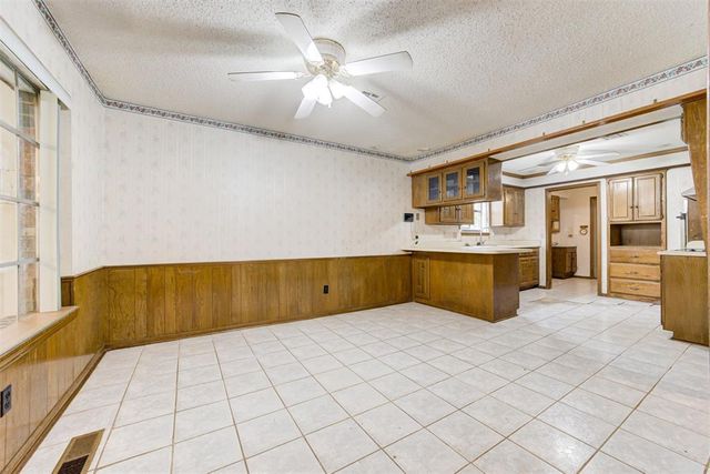 2301 S Manor Road, Yukon, OK 73099