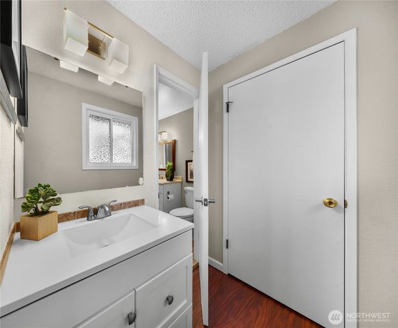 11126 159th Avenue NE, Redmond, WA 98052