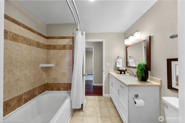 11126 159th Avenue NE, Redmond, WA 98052