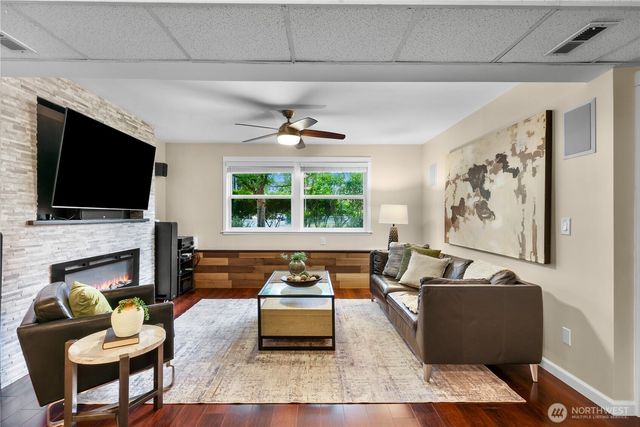 11126 159th Avenue NE, Redmond, WA 98052