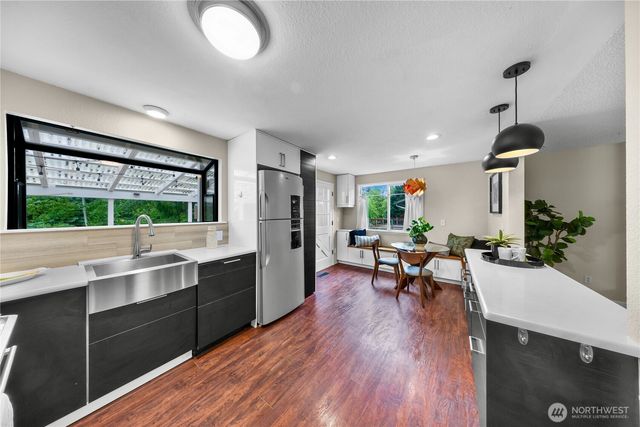11126 159th Avenue NE, Redmond, WA 98052