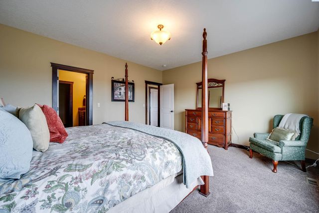 810 SW Windy Point Court, Pullman, WA 99163