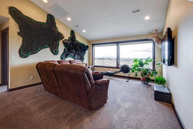 810 SW Windy Point Court, Pullman, WA 99163