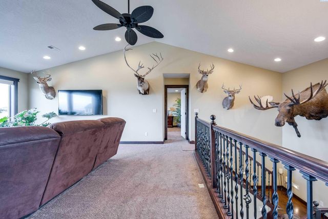 810 SW Windy Point Court, Pullman, WA 99163