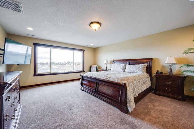 810 SW Windy Point Court, Pullman, WA 99163