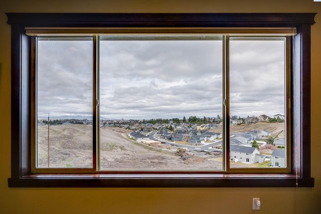 810 SW Windy Point Court, Pullman, WA 99163