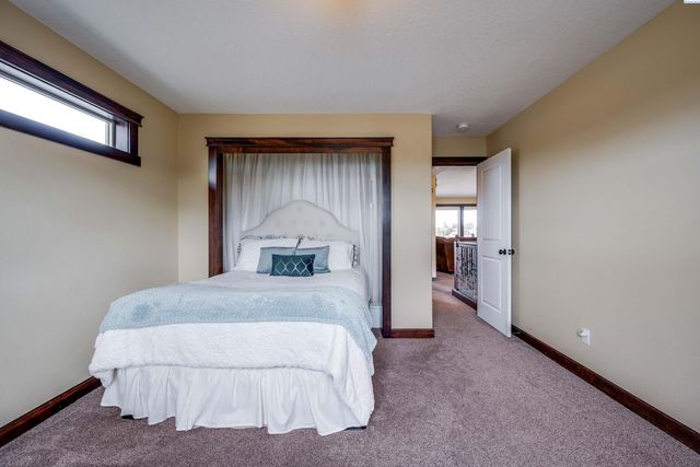 810 SW Windy Point Court, Pullman, WA 99163