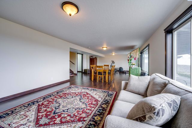 810 SW Windy Point Court, Pullman, WA 99163