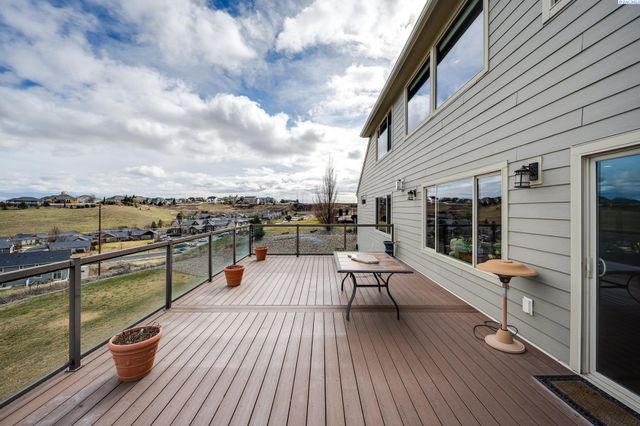 810 SW Windy Point Court, Pullman, WA 99163