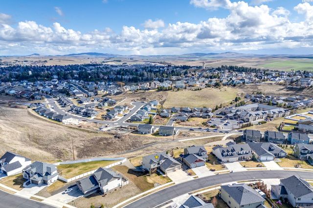 810 SW Windy Point Court, Pullman, WA 99163