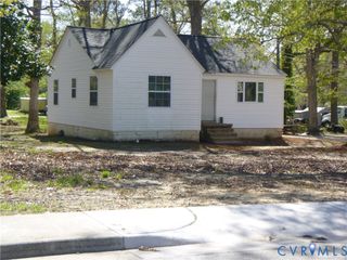 609 Nottoway Ave, Blackstone, VA 23824