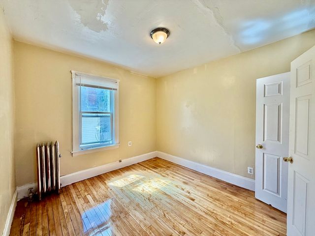 2 Shirley St 2, Worcester, MA 01610