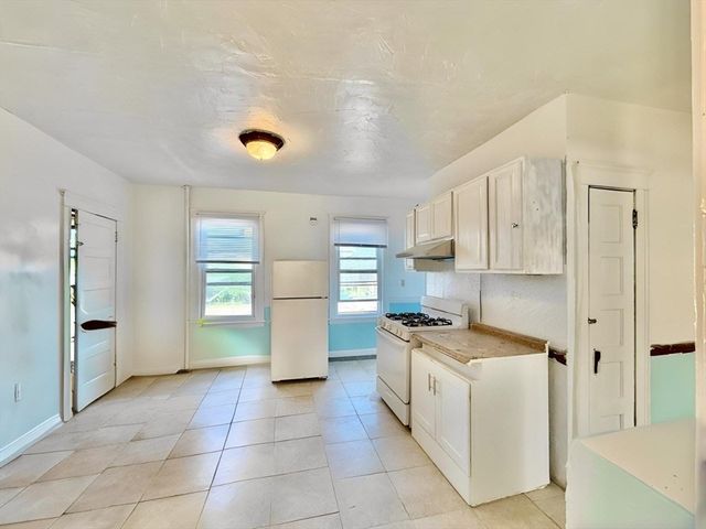 2 Shirley St 2, Worcester, MA 01610