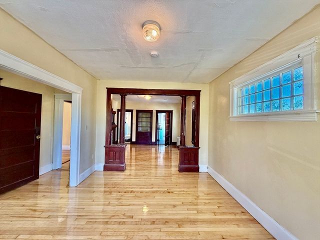 2 Shirley St 2, Worcester, MA 01610