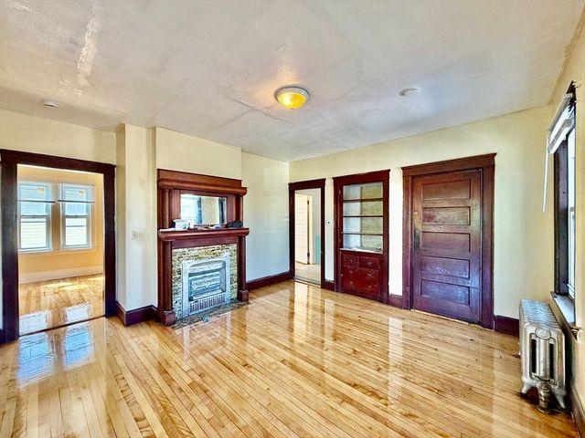 2 Shirley St 2, Worcester, MA 01610