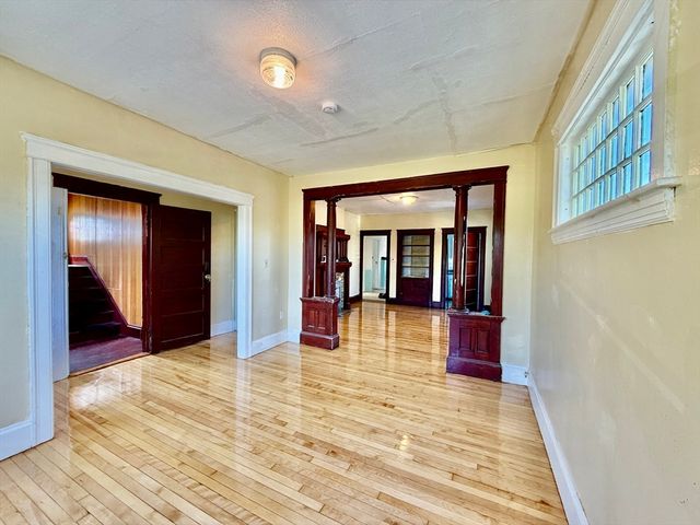 2 Shirley St 2, Worcester, MA 01610