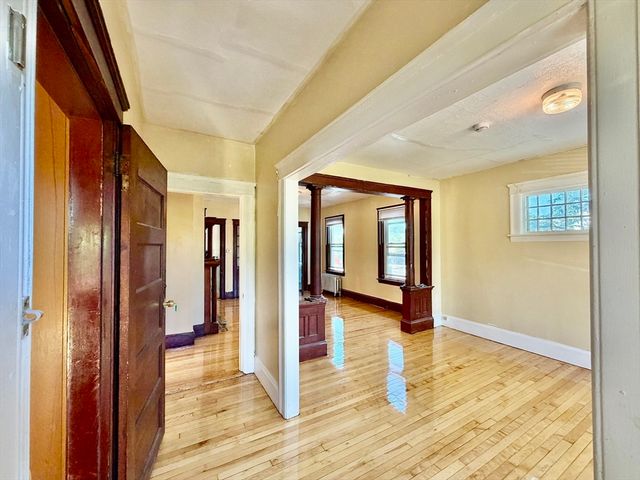 2 Shirley St 2, Worcester, MA 01610