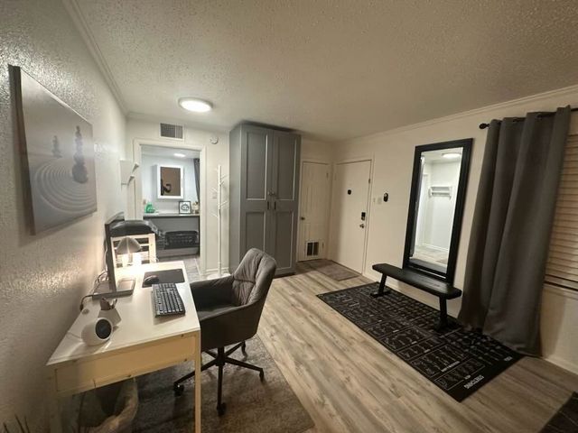 5036 N Hall Street, Dallas, TX 75235