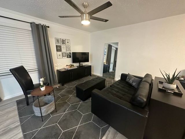 5036 N Hall Street, Dallas, TX 75235