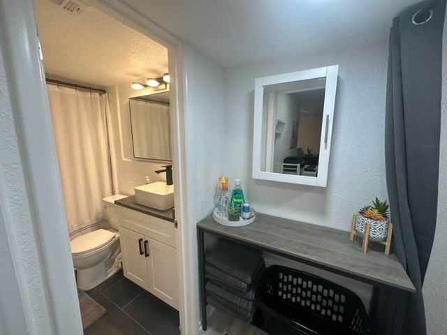 5036 N Hall Street, Dallas, TX 75235