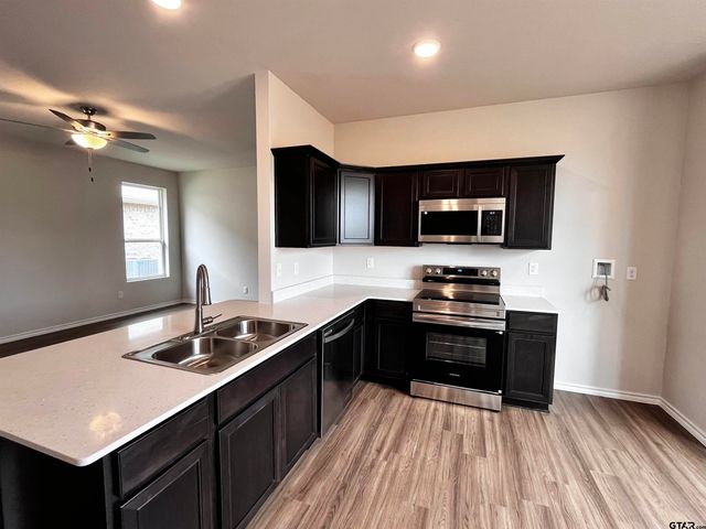 611 Park Central, Chandler, TX 75758
