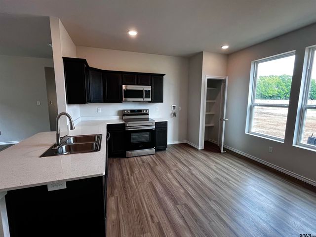 611 Park Central, Chandler, TX 75758