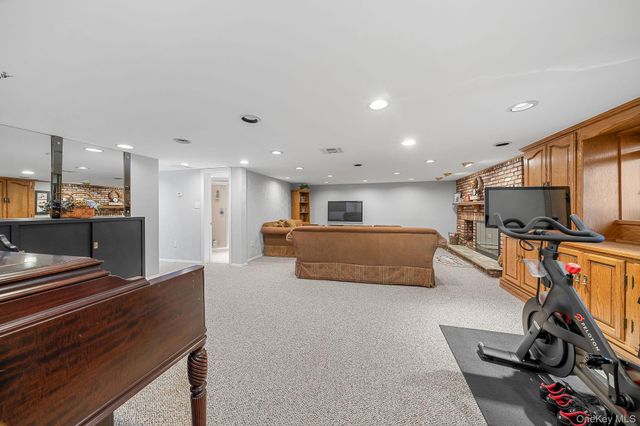 1 Cortland Avenue, Jericho, NY 11753