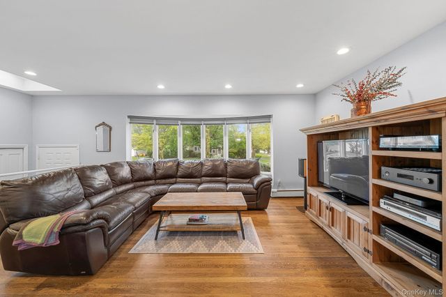 1 Cortland Avenue, Jericho, NY 11753