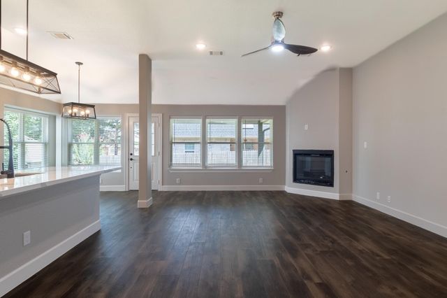 1458 River Oaks Drive, Huntsville, TX 77340