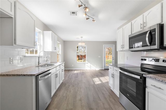 1414 N B Street, Rogers, AR 72756