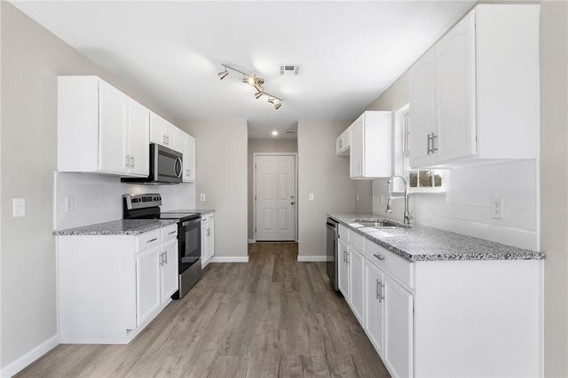 1414 N B Street, Rogers, AR 72756