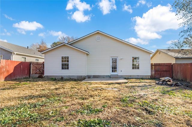 1414 N B Street, Rogers, AR 72756