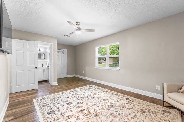 436 Ball Street, Grapevine, TX 76051