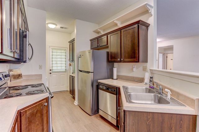 6677 MILLERS POND CIR, Memphis, TN 38119