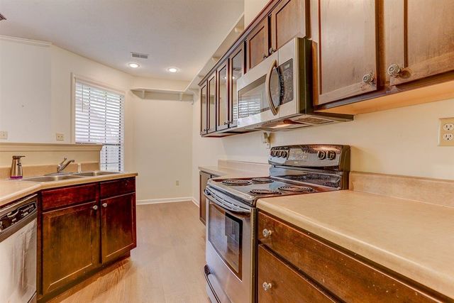 6677 MILLERS POND CIR, Memphis, TN 38119