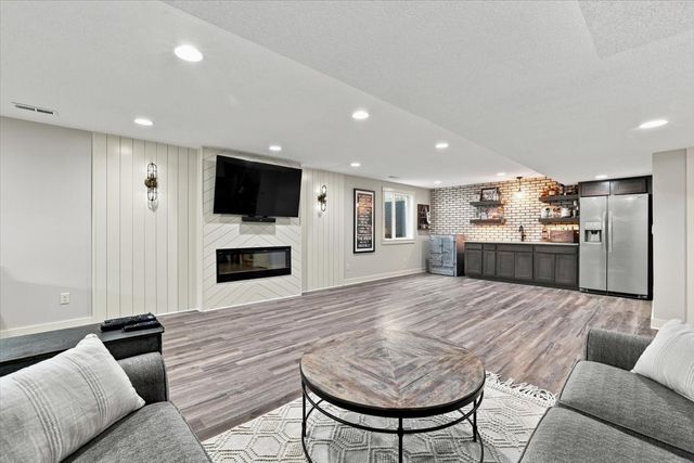 4803 NE Hillcrest Court, Ankeny, IA 50021