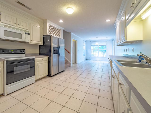 70 Pinnacle Court, Sumter, SC 29154