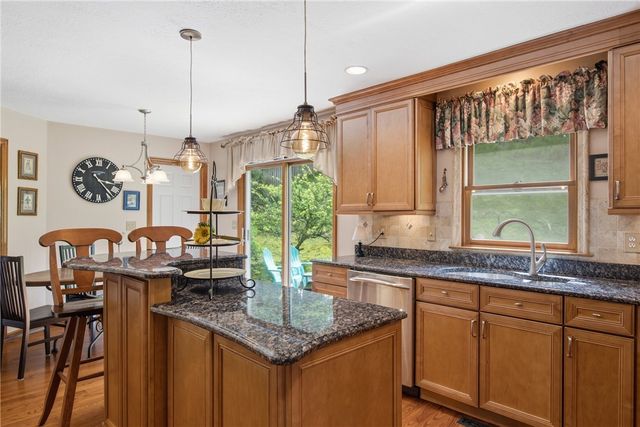 2414 Wedgewood Dr, Franklin Park, PA 15090