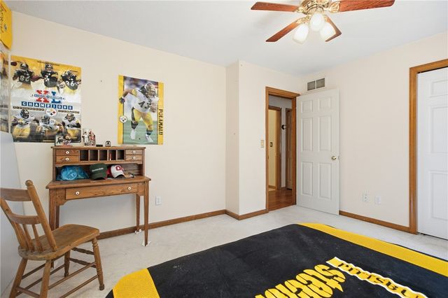 2414 Wedgewood Dr, Franklin Park, PA 15090