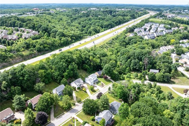 2414 Wedgewood Dr, Franklin Park, PA 15090