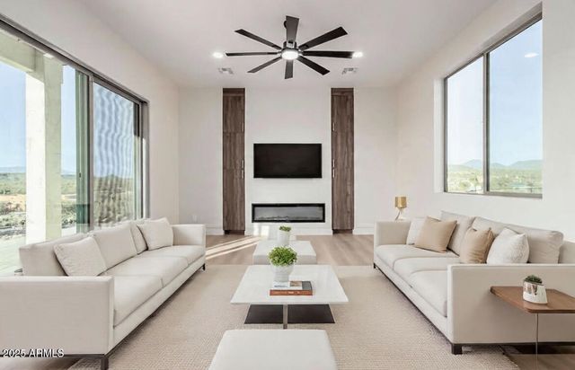 2605 W Ute Court, New River, AZ 85087