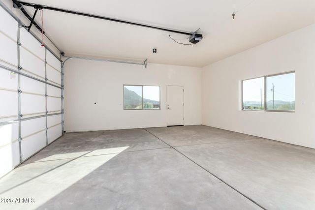 2605 W Ute Court, New River, AZ 85087