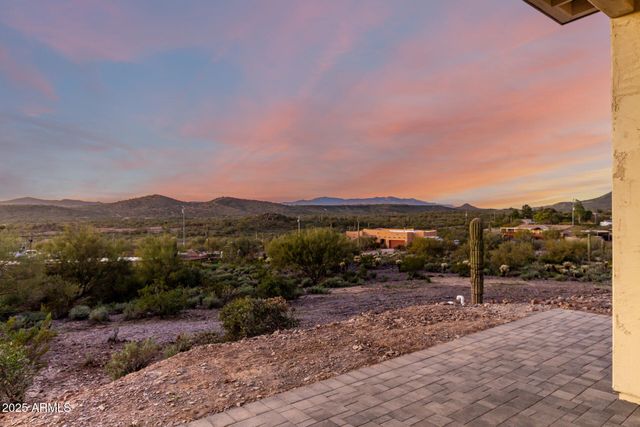 2605 W Ute Court, New River, AZ 85087